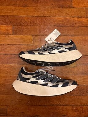 Men's Adidas Adizero Aruku Silver and navy Running Shoes size 7.5